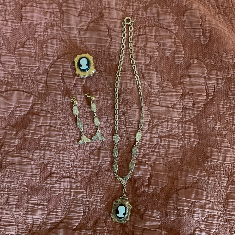 Elegant Vintage Cameo Jewelry Set